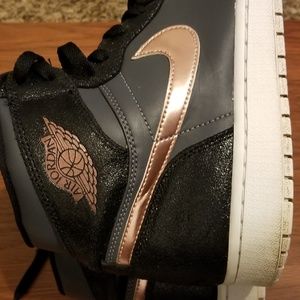 Air Jordan 1 Retro High "Bronze Medal" shoes